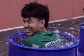 Paul Munster wajibkan pemain Persebaya melakukan "ice bath" usai latihan