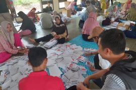 Bawaslu Bangka sebut pelipatan surat suara berjalan baik