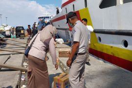 Karantina Malut gagalkan penyelundupan unggas dewasa