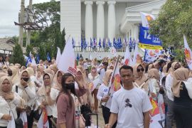 Ribuan relawan kumpul sambut Prabowo di Bandarlampung
