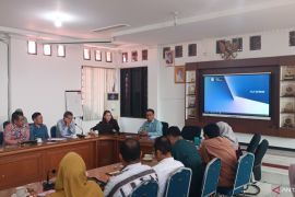 DLH Sumbar motivasi daerah untuk olah sampah jadi barang bernilai