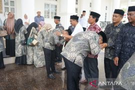 Pemkab Nagan Raya berangkatkan delapan juara MTQ pergi umrah