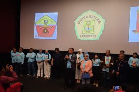 Pj Walikota Kendari nonton bareng film anak lokal Mosonggi