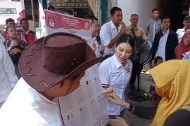 Perindo sosialisasikan tata cara pencoblosan surat suara di Surabaya