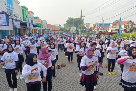 Relawan Prabowo-Gibran senam gemoy kemenangan satu putaran