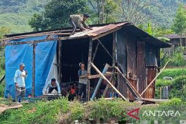 BPBD Solok bangun rumah darurat untuk korban terdampak longsor