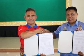 Wali Kota Tarakan Serahkan Hibah Barang Kepada PPAL