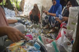 4.700 kg sampah plastik dijual hasil gerakan sosial pilah sampah di Palu