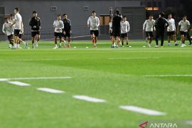 PIALA ASIA: Latihan Timnas Indonesia Page 2 Small