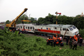 Evakuasi kereta api anjlok di Sidoarjo Page 1 Small