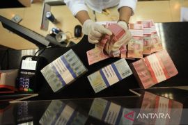 Nilai tukar rupiah dibuka melemah di tengah proyeksi surplus neraca perdagangan