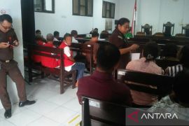 Seorang ayah  rudapaksa anak kandung hingga lahirkan  empat anak disidang di PN Ambon