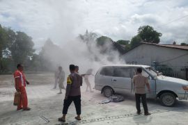 Polisi selidiki terbakarnya sebuah mobil minibus di SPBU Kapuas Hulu