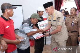 Pemkab Bangkalan salurkan bansos kepada masyarakat miskin ekstrem