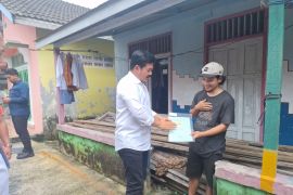 Menteri ATR/BPNserahkan sertifikat kepada warga Manggar Balikpapan