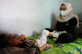 Baznas Kota Mojokerto berikan layanan "home care" fisioterapi