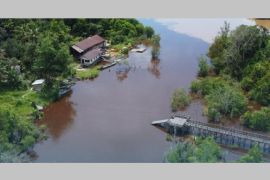 Palangka Raya menghubungkan kelurahan terisolir dengan jembatan gantung