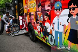 Bus sekolah khusus disabilitas fasilitasi siswa difabel