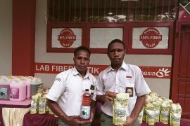 PJ Wali Kota meluncurkan produk kimia industri SMKN 8 Jayapura