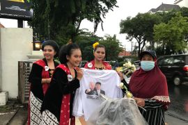 "Perempuan Bergerak" bagi mawar putih berkampanye simpatik