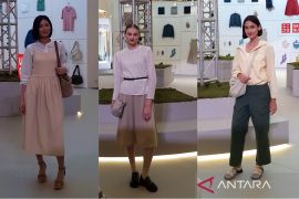 Pakaian lebih praktis dan ringan lebih  disukai saat ini