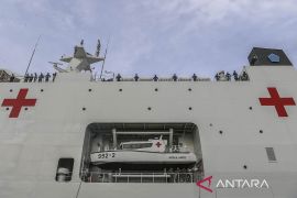 Kapal Rumah Sakit TNI dr. Radjiman Wedyodiningrat-992  berangkat ke Palestina