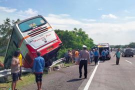Bus Harapan Jaya alami kecelakaan di Tol Mojokerto-Surabaya