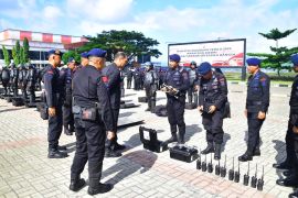 Dansat Brimob Maluku cek kendaraan taktis persiapan pengamanan  pemilu