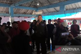 Cak Lontong sapa nelayan di TPI Bayah