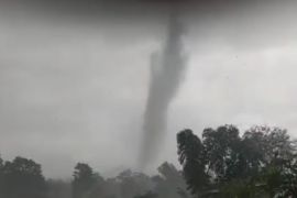 Angin kencang porak-porandakan dua desa di Bondowoso