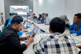 Mahasiswa KPM UIN Ar-Raniry latih operator gampong isi prodeskel