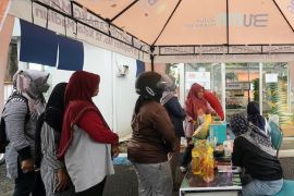 Bulog Madiun sediakan bahan pokok murah lewat operasi pasar