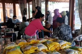 199 karung beras ludes dibeli warga Solo di pasar Gerakan Pangan Murah