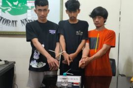 Polres Agam tangkap tiga warga sedang asyik pesta narkotika