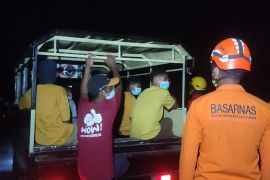 Tim SAR perkuat pengawasan sektoral enam kilometer dari Gunung Lewotobi