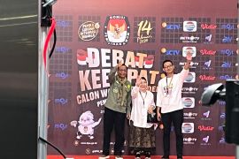 Tiga paslon tampil ala pecinta alam hingga formal di debat keempat