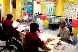 Sambut hari Bhakti Imigrasi ke-74 , Imigrasi Ambon layani pembuatan paspor Simpatik