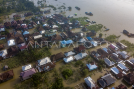 Banjir luapan Sungai Batanghari di Jambi Page 1 Small