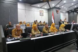 Pemprov Kalbar gandeng TNI dan BUMN mengatasi stunting di perbatasan
