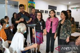 Pemkot Denpasar salurkan 981 paket beras untuk lansia dan disabilitas