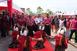 756 penari sambut Pj Gubernur Sulsel di HUT ke-756 Luwu