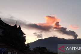 Jumlah letusan meningkat dalam sepekan, Marapi erupsi tiga kali satu hari