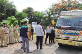 DLH DKI tindak dua truk sampah di TPS ilegal di Jakarta Utara