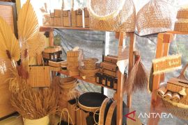 Dekranasda Babel fasilitasi perajin patenkan brand lidi nipah