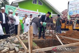 Ponpes Ruhul Islam bangun gapura dan Pagar