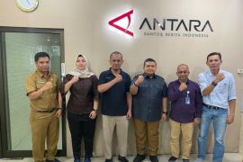 Bupati Tapsel kunjungi Perum LKBN ANTARA Biro Sumut