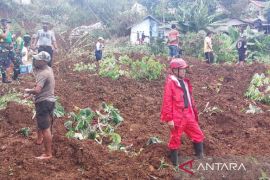 Puluhan warga di Cibadak Sukabumi kehilangan tempat tinggal