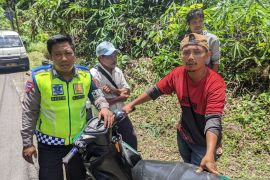 Wanita pengendara motor terjun ke jurang di Sukabumi akibat hilang kendali