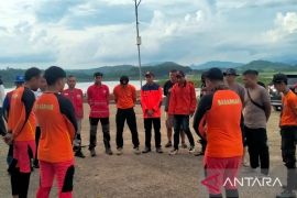 Tim SAR gabungan masih cari pemancing hilang tenggelam di Waduk Jangari