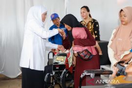 Gubernur Khofifah tekan kemiskinan ekstrem lewat bantuan ASPD